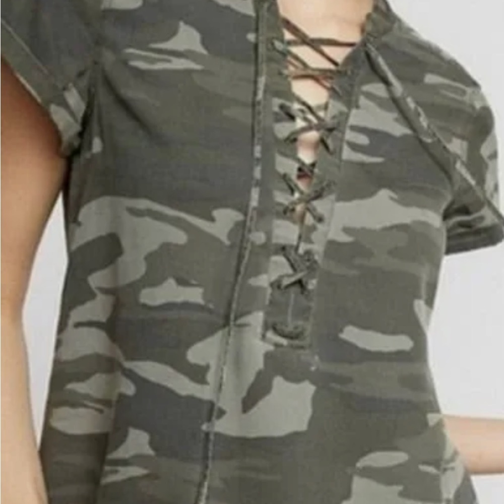 Express Camo Lace-Up Women's Short Sleeve Tee Shirt Size Extra Small